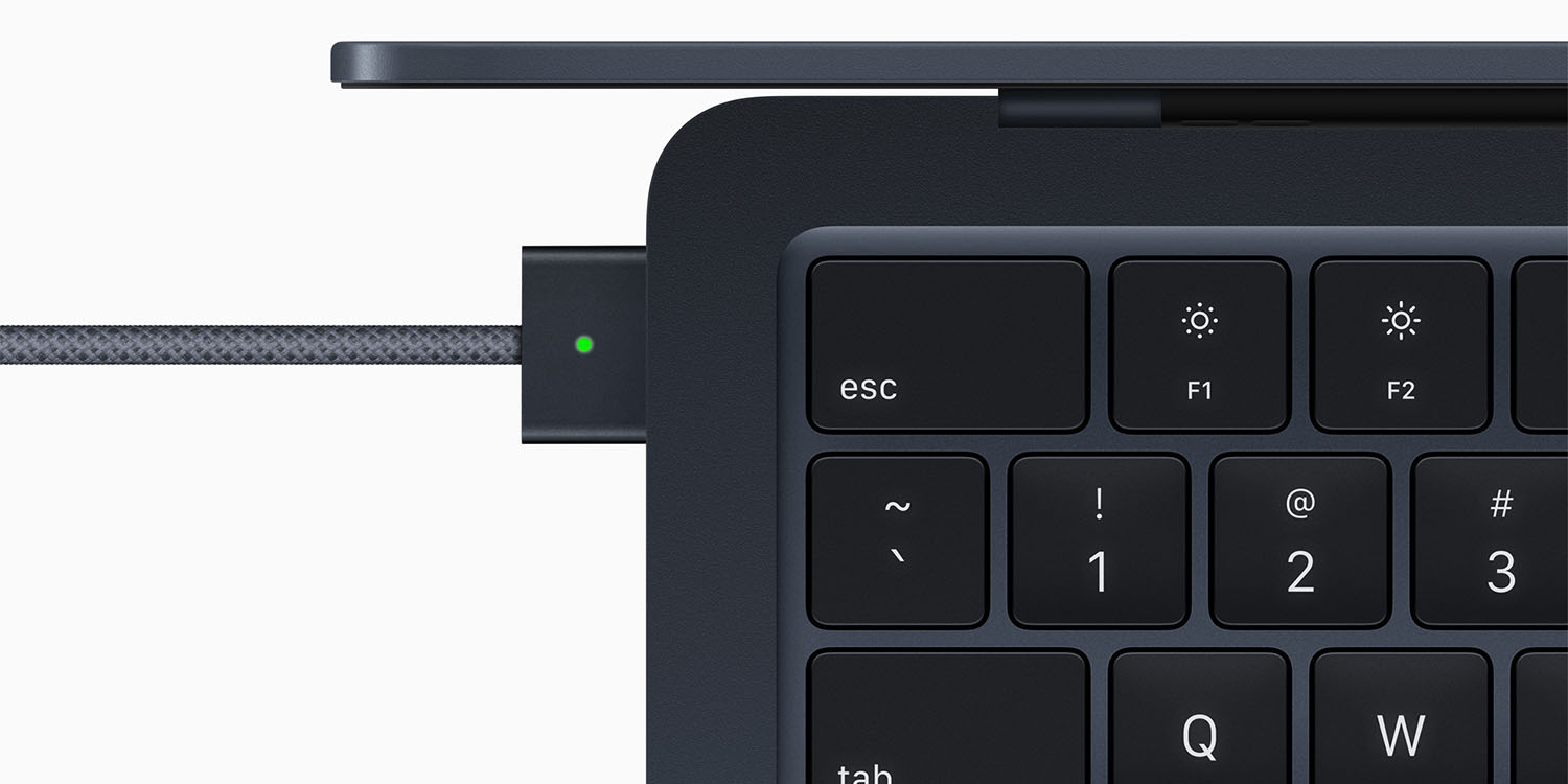 global PC market | M2 MacBook Air shown in Midnight