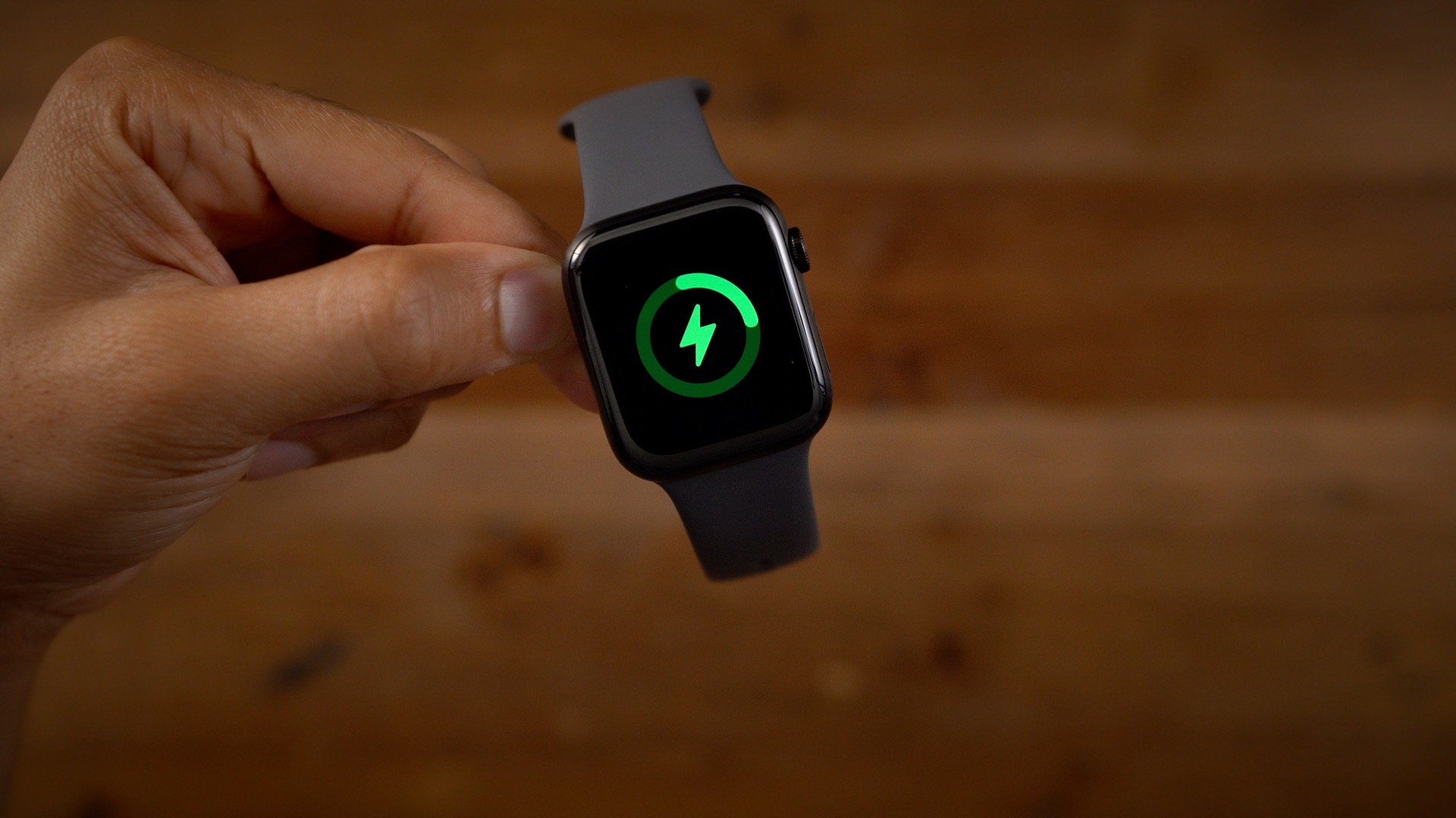 Apple Watch SE v 7 battery